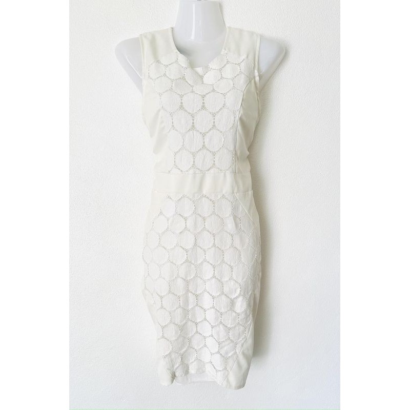 Robe blanche brodée