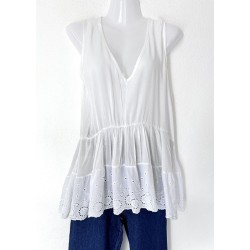 Haut blanc brodé