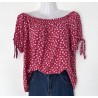 Haut  rouge avec des fleurs blanches